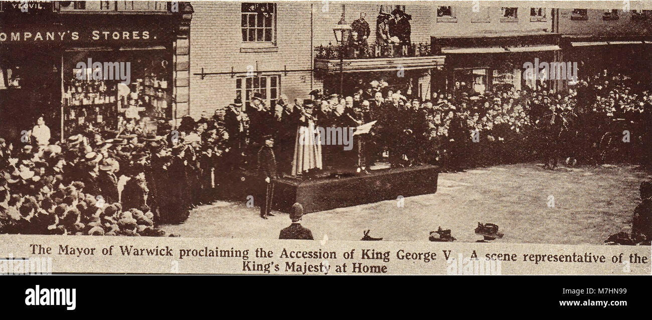 1910 news photograph showing the Mayor of Warwick proclaiming the accession  of King George V of Britain Stock Photo