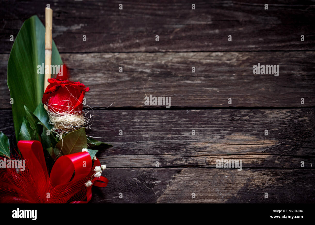 Romantic red rose on wood table background, top view Stock Photo - Alamy