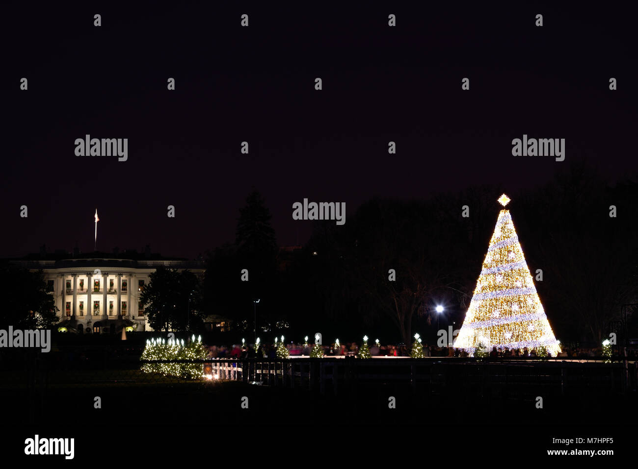 White house night usa exterior 2017 hi-res stock photography and images ...