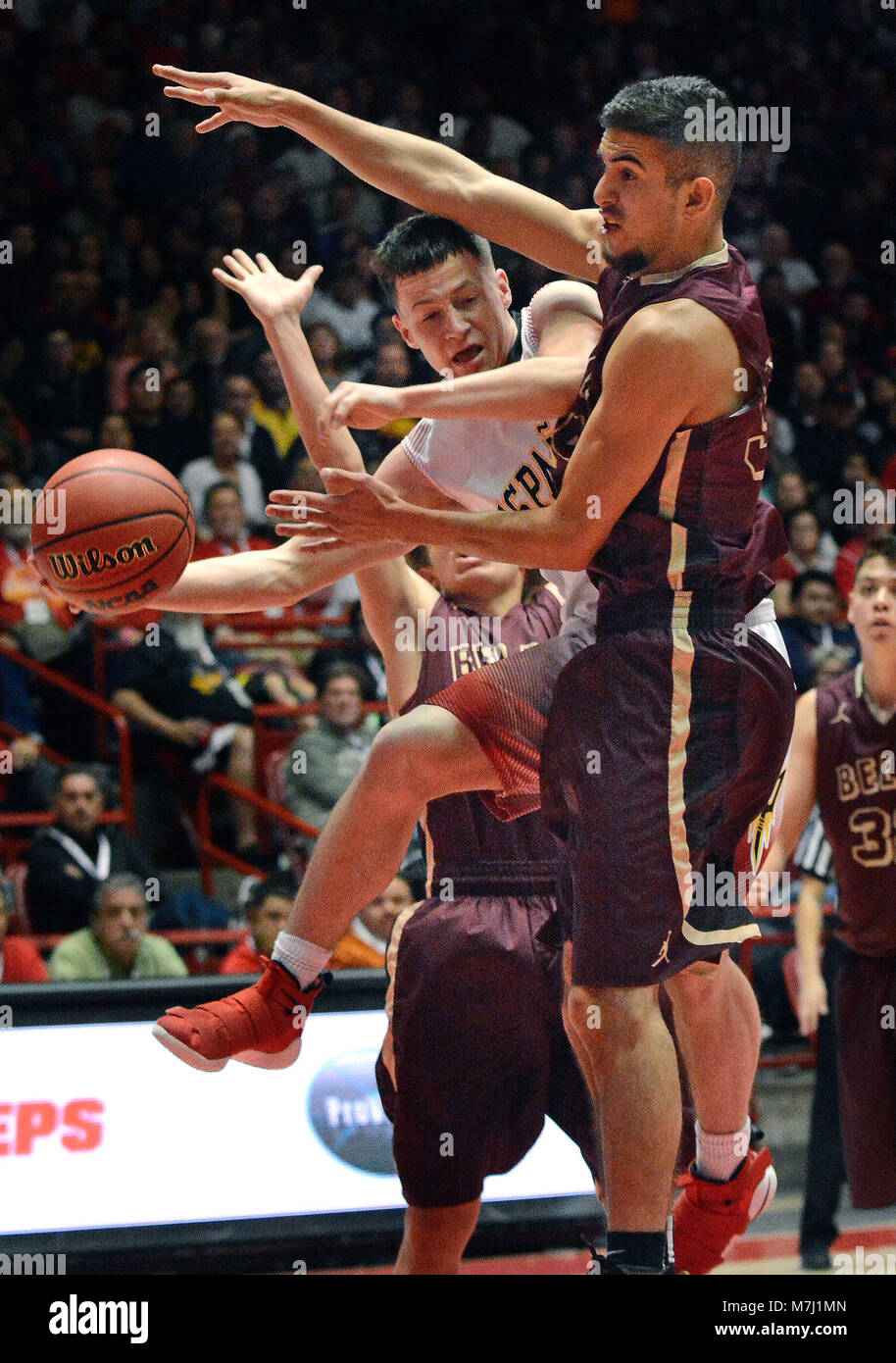 Albuquerque, NM, USA. 10th Mar, 2018. Belen's #34 Ryan Garcia guards Espanola's #3 Christian Fernandez and forces him to pass off the ball. Saturday, March. 10, 2018. Credit: Jim Thompson/Albuquerque Journal/ZUMA Wire/Alamy Live News Stock Photo