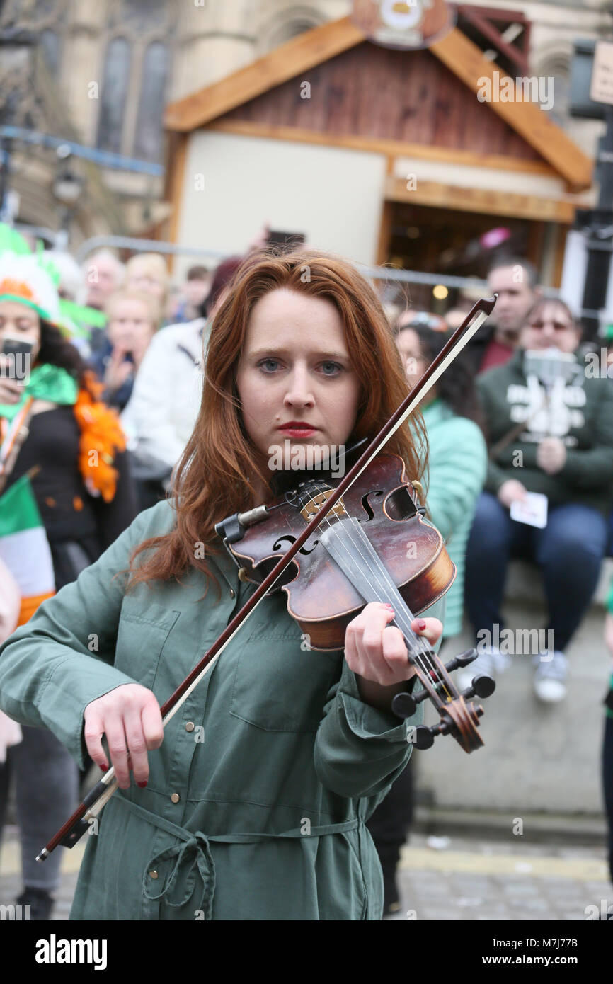 Traditional irish fiddle player hires stock photography and images Alamy