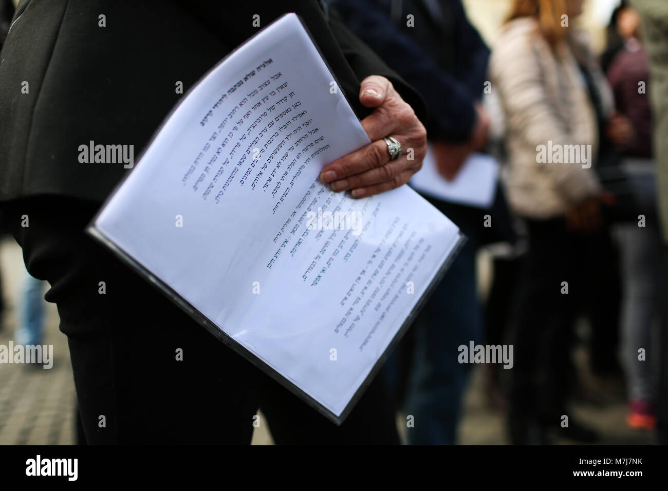 Krakow, Poland, Poland. 11th March, 2018. Member of jewish community holds the text of prayer in hebrew during March of Remembrance. Credit: Filip Radwanski/Alamy Live News Stock Photo