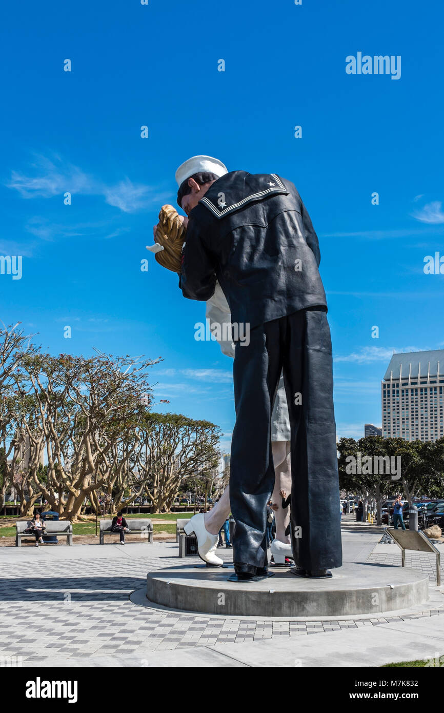 SAN DIEGO, CALIFORNIA, USA Unconditional Surrender WWII kissing