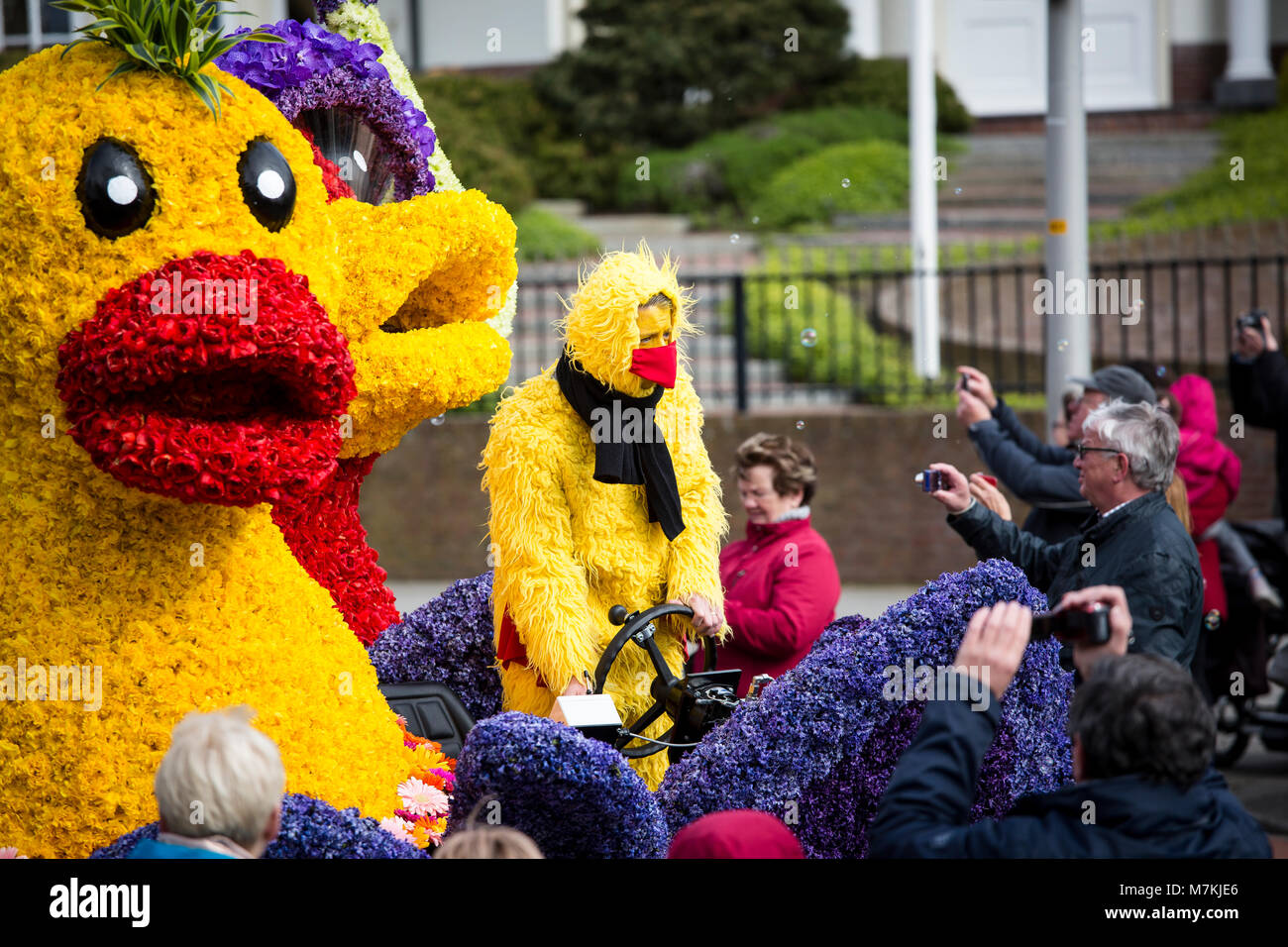 Annual dutch flower parade hires stock photography and images Alamy