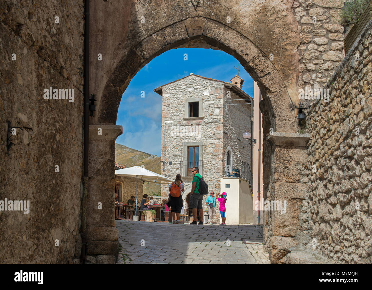 santo stefano di sessanio, abruzzo, italy Stock Photo Alamy