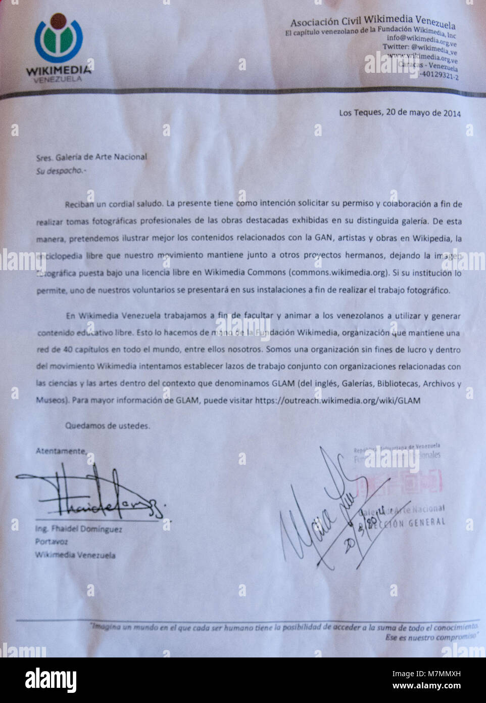 Carta de Permiso para realizar fotografías profesionales de Wikimedia Venezuela a La Galería de Arte Nacional Stock Photo
