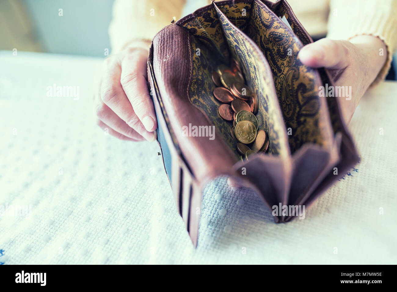 Hand holding empty wallet woman hi-res stock photography and images - Alamy