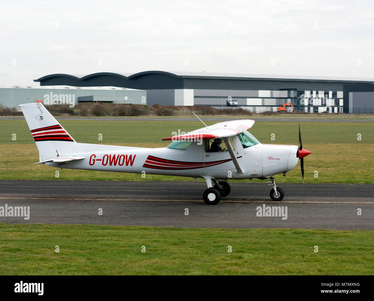 Cessna light aircraft airfield hi-res stock photography and images - Alamy