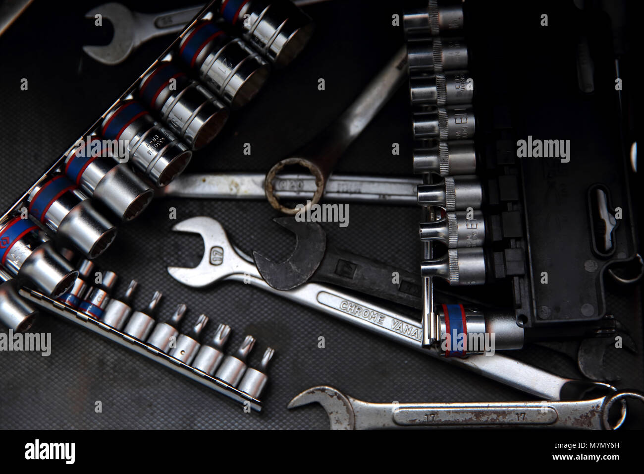 Each car workshop is equipped with many tools that make work more ...
