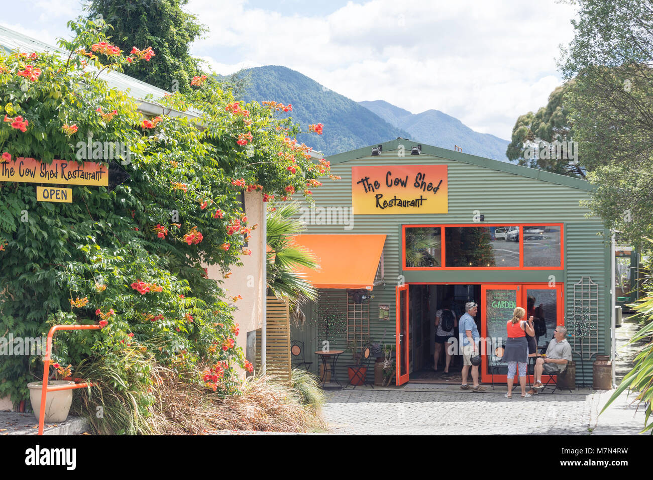 The Cow Shed Restaurant, Waller Street (State Highway 6), Murchison, Tasman Region, New Zealand Stock Photo