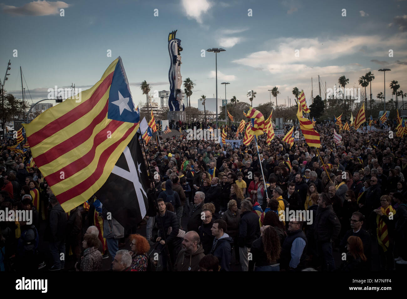 Barcelona, Catalonia, Spain. 11 March, 2018. Thousands demonstrate in Barcelona streets demanding the implementation of the Independent Catalan Republic (not deployed due to the Spanish government intervention) following  the past results of the referendum on first October  and the autonomic election held on 21 December in which the pro-independence parties got an absolute majority. Credit:  Jordi Boixareu/Alamy Live News Stock Photo