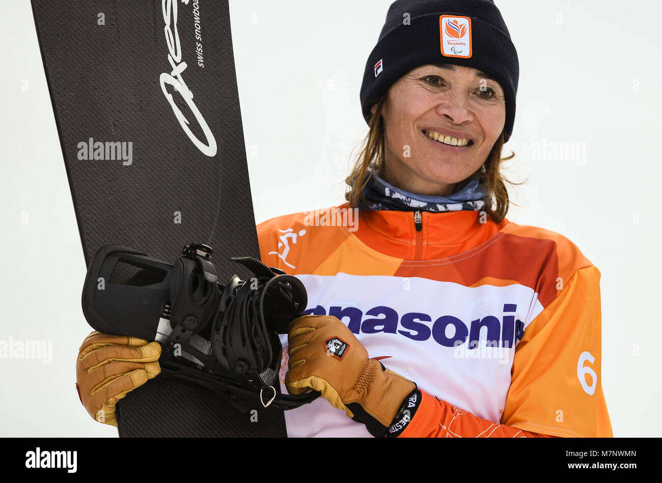 Momentum roestvrij anker Pyeongchang, South Korea. 12th Mar, 2018. Bibian Mentel-Spee from the  Netherlands celebrates during the awarding ceremony for the Women's  Snowboard Cross SB-LL2 event at the 2018 PyeongChang Winter Paralympic  Games at Jeongseon