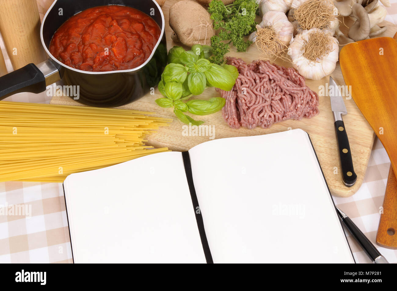 https://c8.alamy.com/comp/M7P281/making-italian-spaghetti-bolognese-with-ingredients-and-blank-recipe-M7P281.jpg