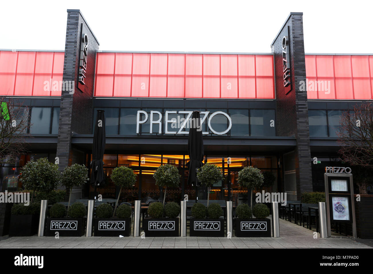 New build line of restaurants in Milton Keynes with ChimiChanga, Prezzo, Nandos, Frankie and Benny's, TGI Fridays, Bella Italia and Pizza Express, UK. Stock Photo