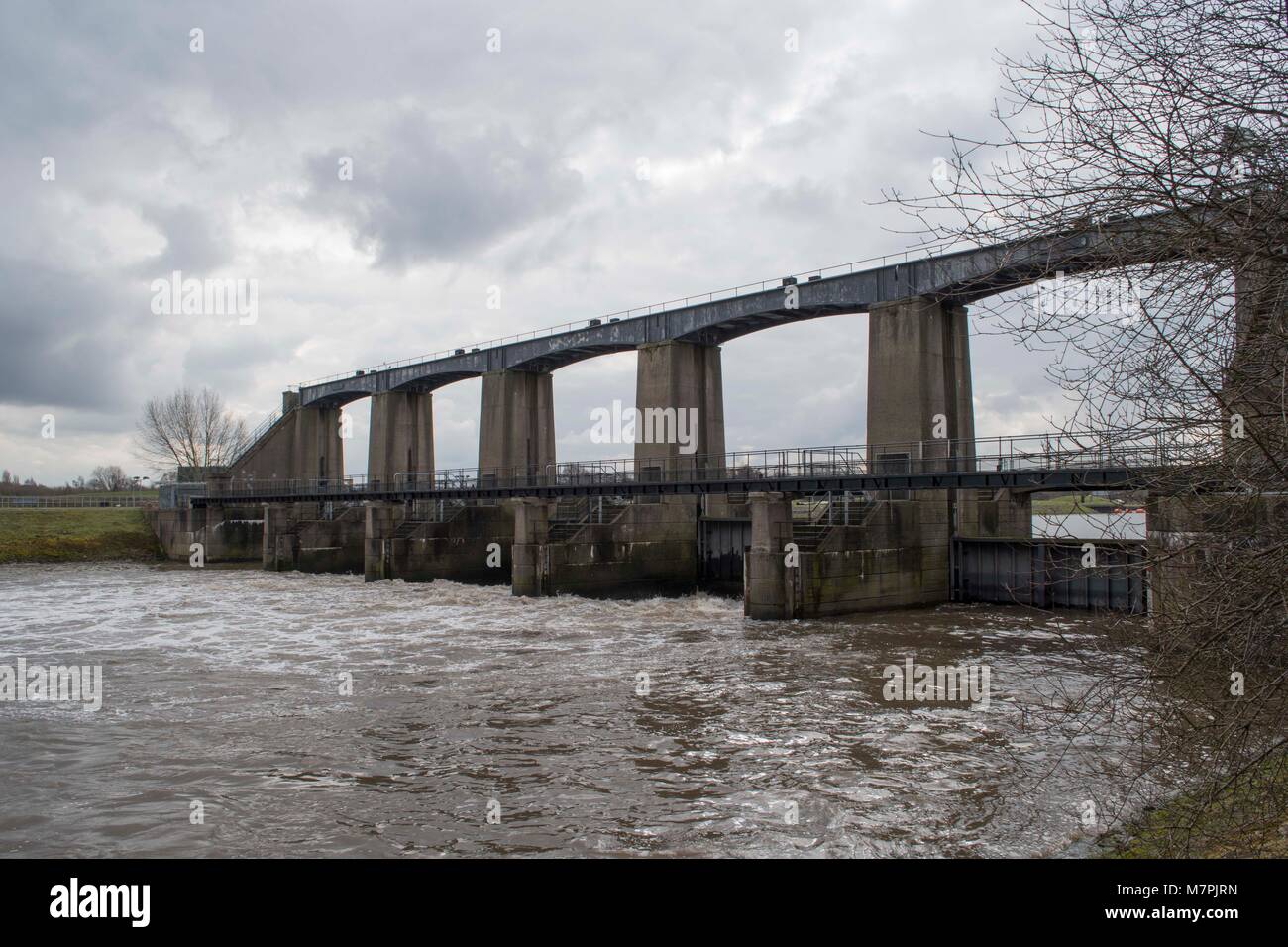 Colwick Weir/sluice, river trent Stock Photo Alamy