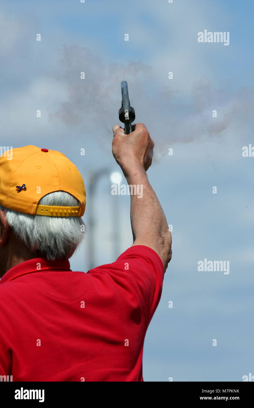 Starting gun athletics race hi-res stock photography and images - Alamy