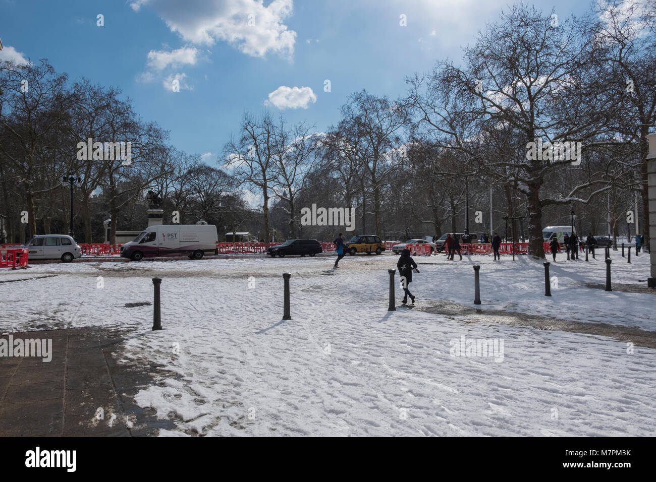 Snow fall in London winter 2018 Stock Photo Alamy