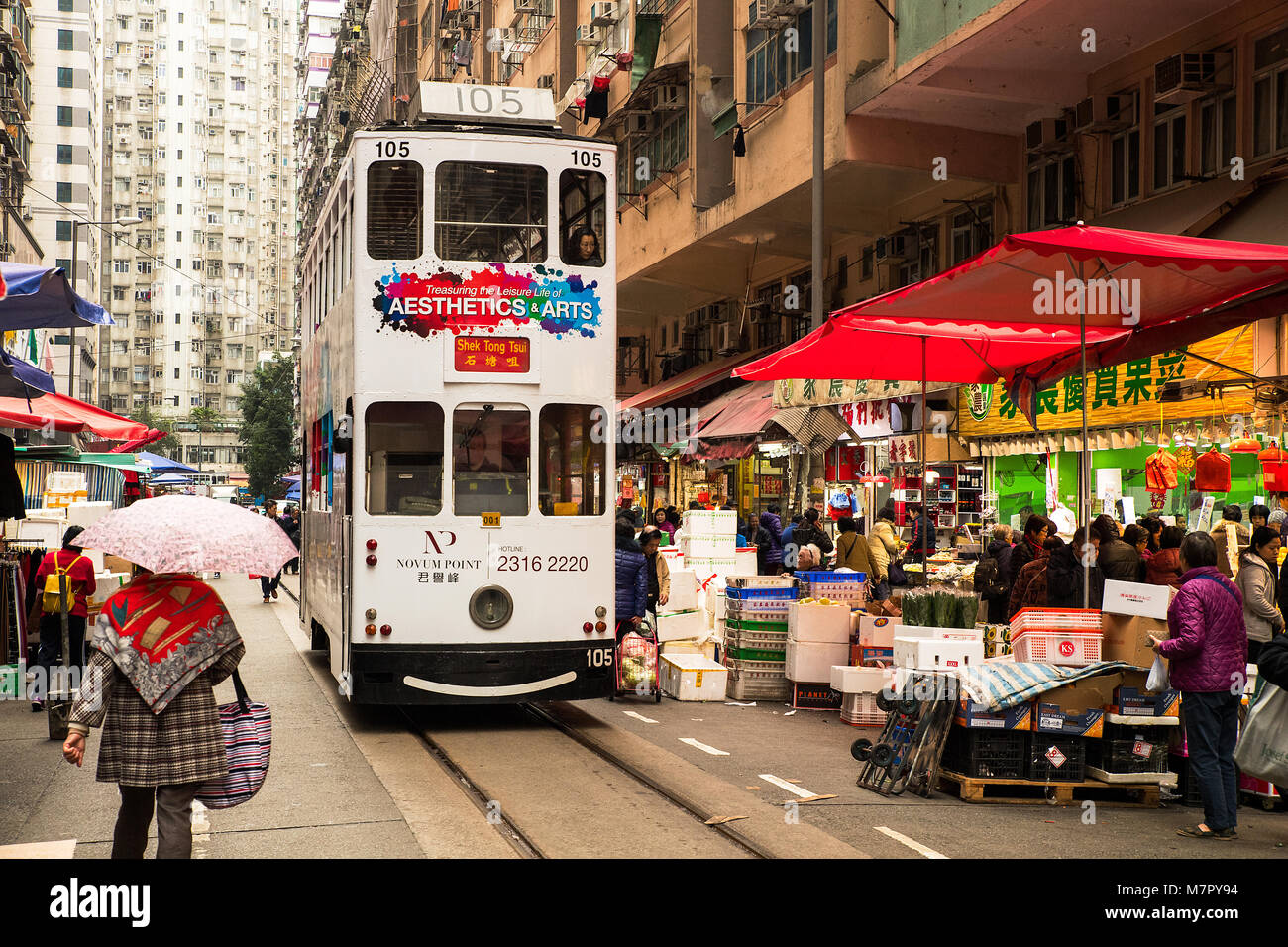 Tram at narrow market street North Point, Hong Kong Stock Photo