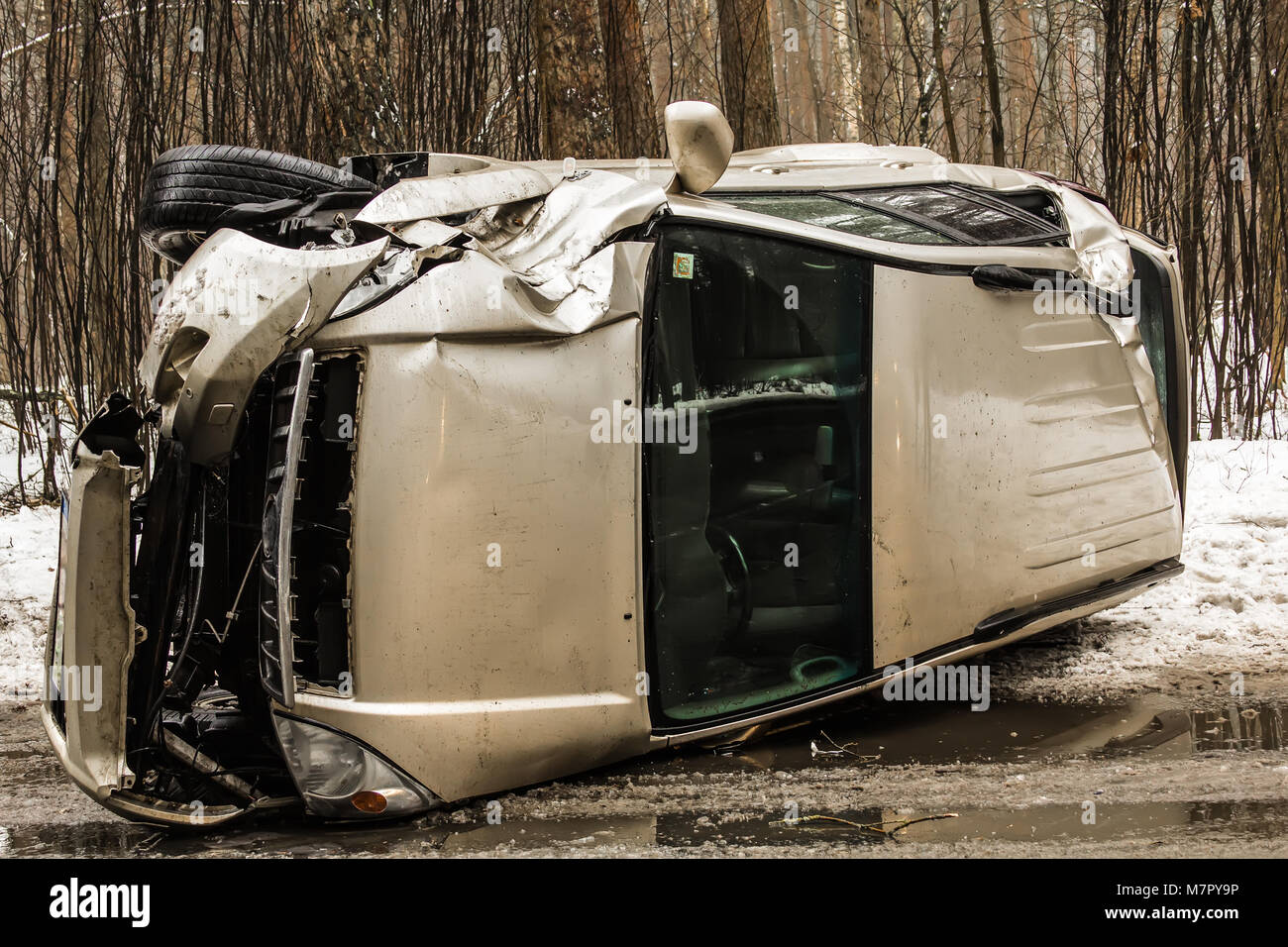 Slippery road accident hi-res stock photography and images - Alamy