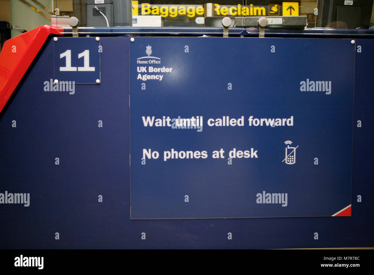 passport-control-hm-uk-border-agency-manchester-airport-stock-photo