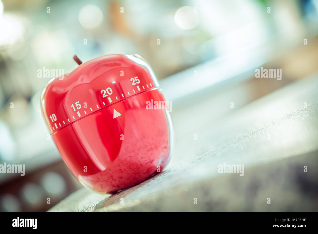 20 Minutes - Red Kitchen Egg Timer In Apple Shape Stock Photo Alamy
