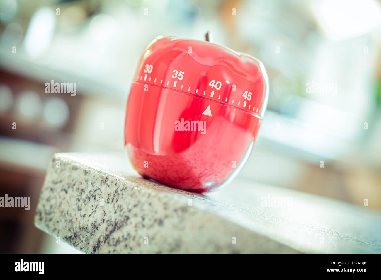 orientering Mangle konkurs 40 Minutes - Red Kitchen Egg Timer In Apple Shape Stock Photo - Alamy