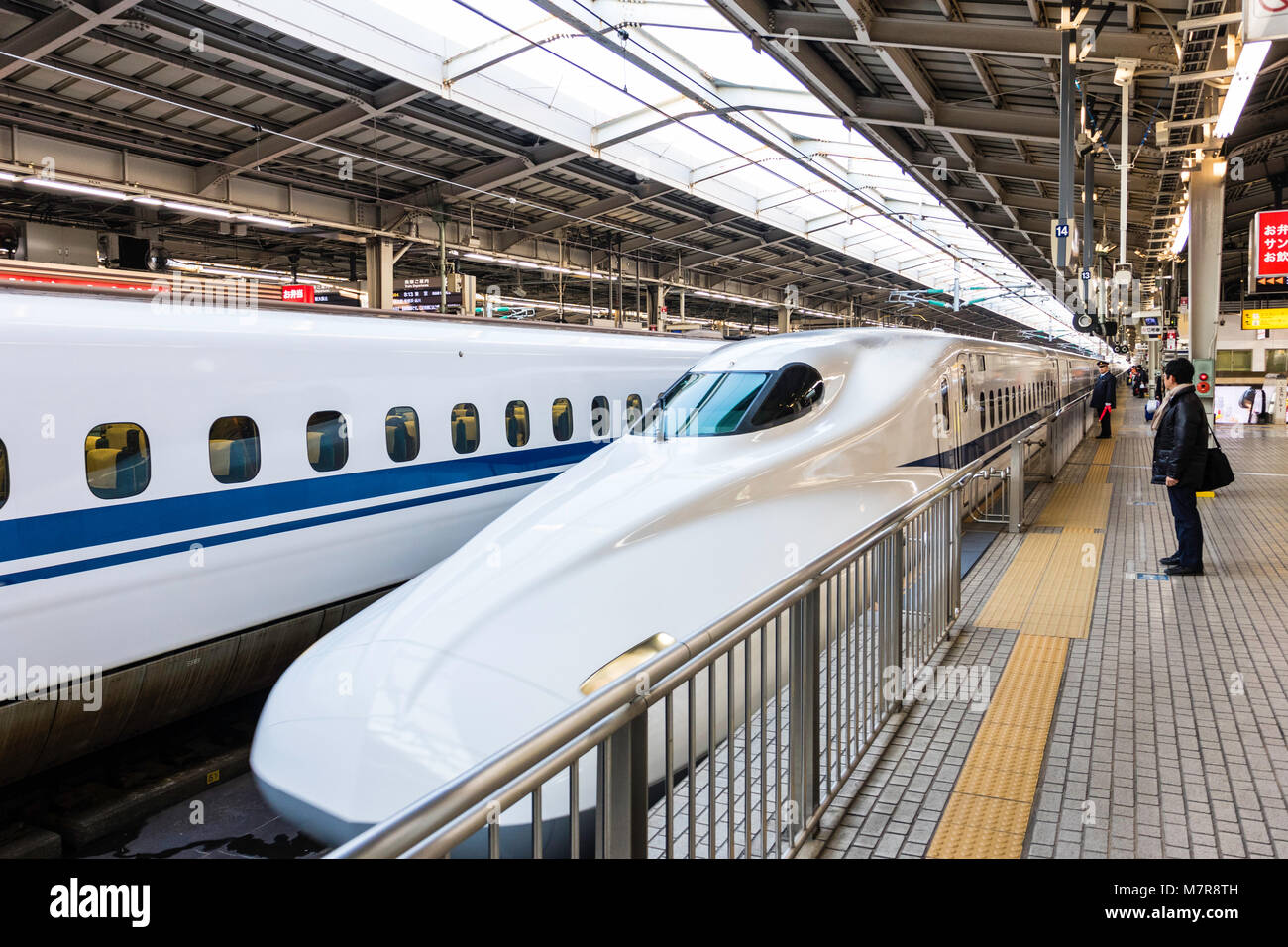 Japan, Osaka. JR Bullet train, Shinkansen 700N series at ShinOsaka station. View along platform
