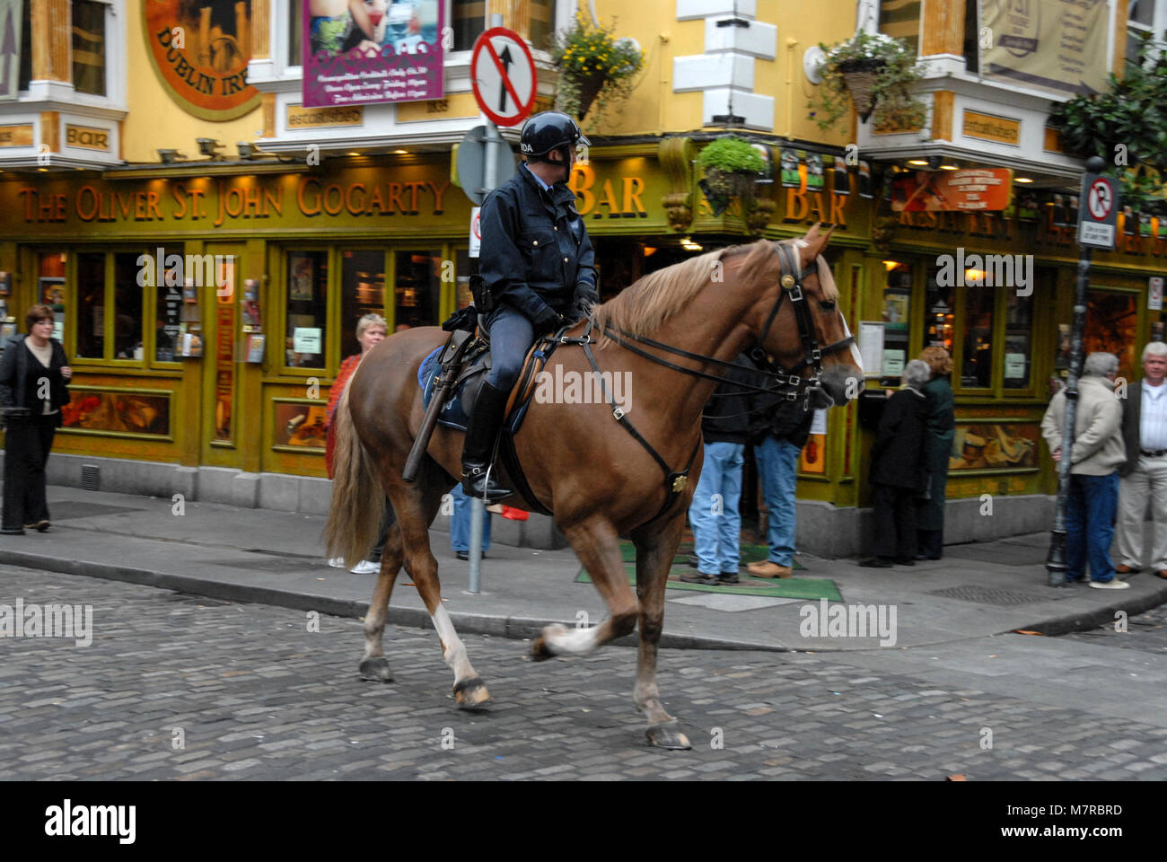 A mounted Garda (Police officer) in Temple Bar district, Dublin in Southern Ireland Stock Photo