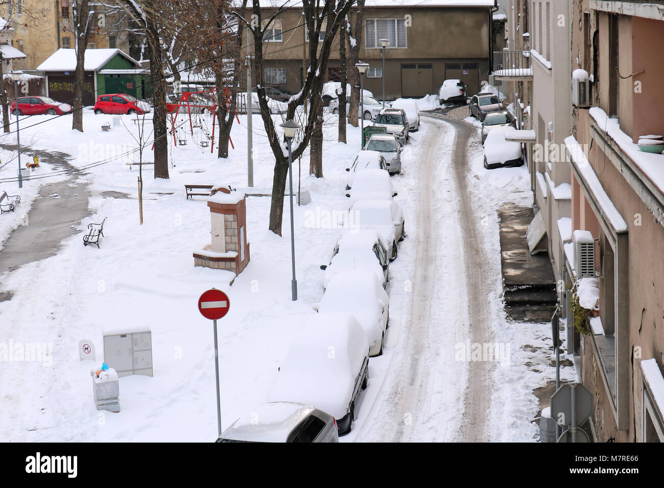 Cars parked outside on the street covered by heavy snow Stock Photo - Alamy