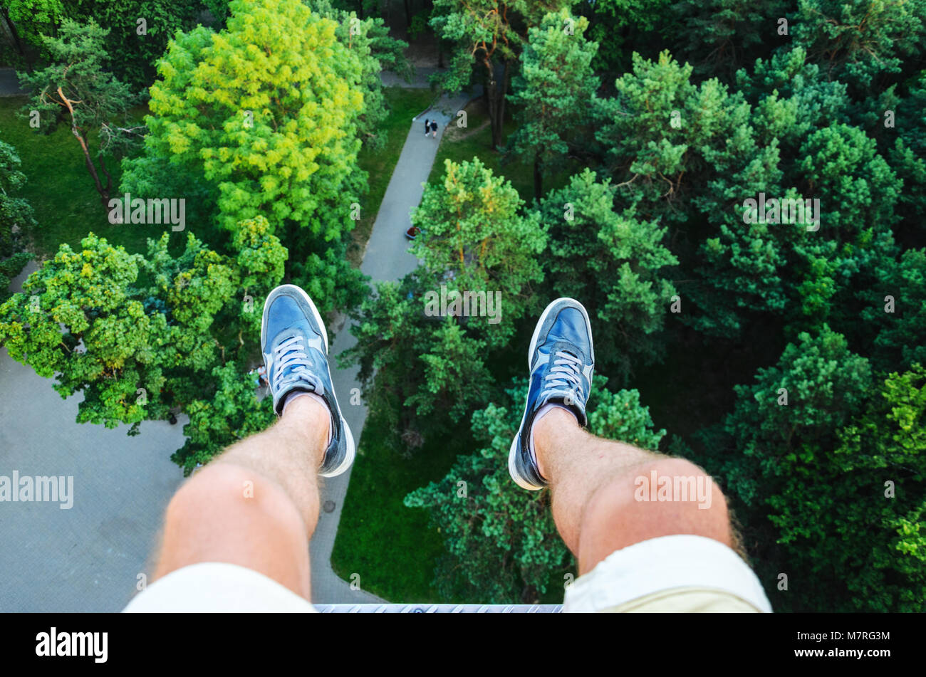 Feet hanging over edge hires stock photography and images Alamy