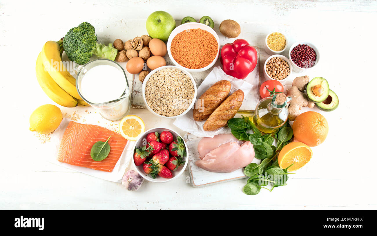 https://c8.alamy.com/comp/M7RPFX/balanced-diet-healthy-food-concept-ingredients-for-cookingtop-view-M7RPFX.jpg