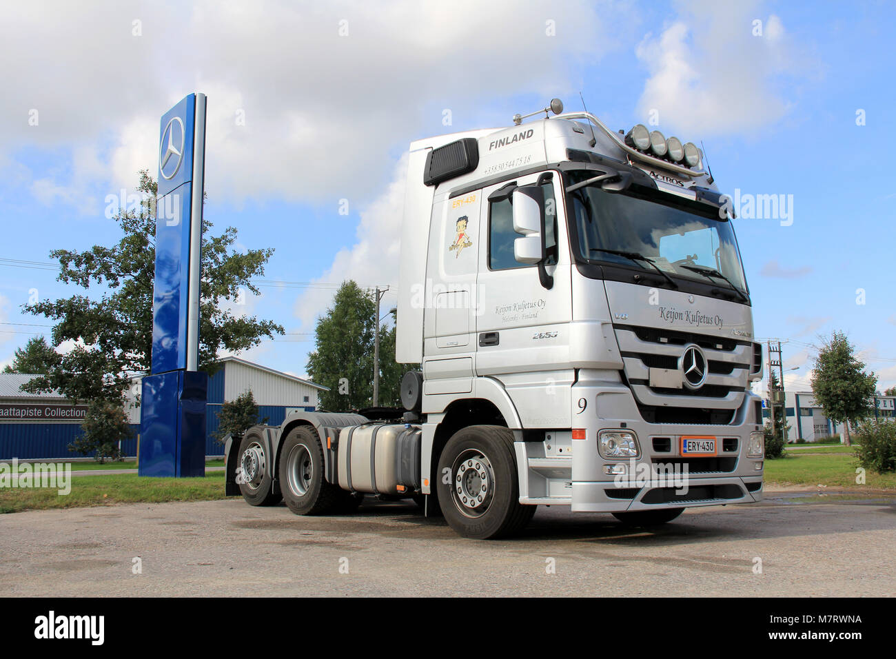 Grey truck hi-res stock photography and images - Alamy