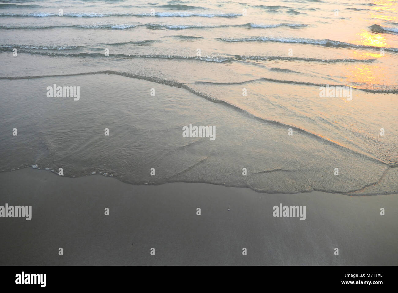 Sea waves in black and white hi-res stock photography and images - Alamy