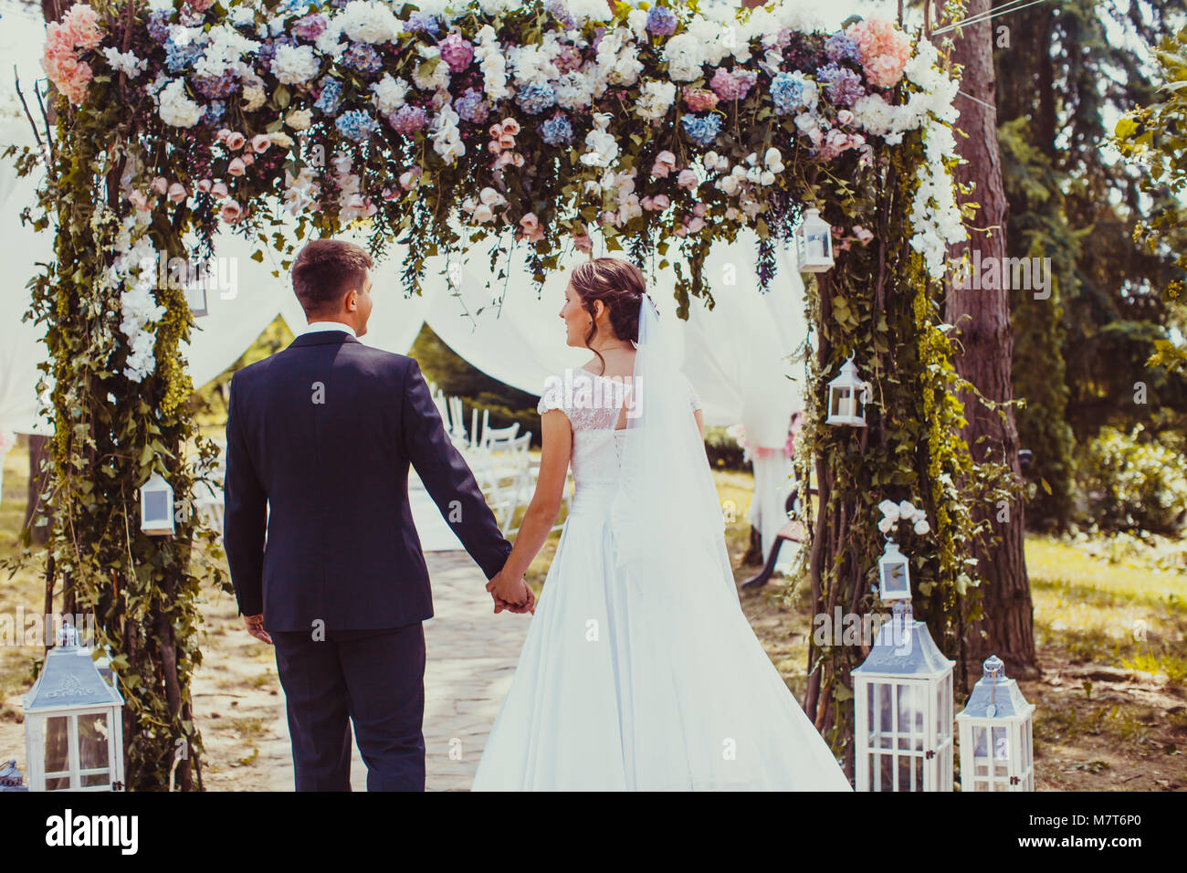 Wedding couple outdoor Stock Photo - Alamy