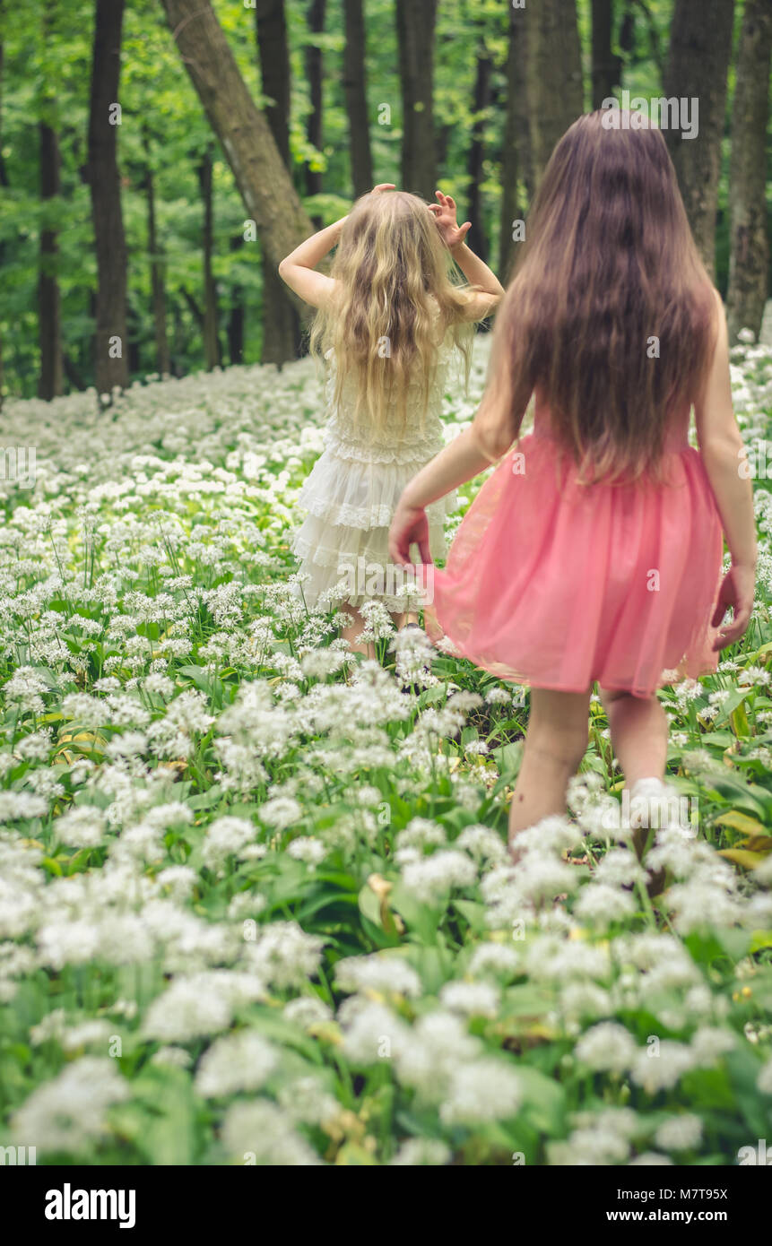 Girls, lost back view hi-res stock photography and images - Alamy