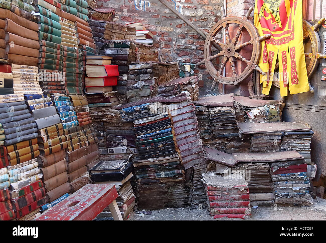 Venice, Italy - January 22, 2018. Books in Acqua Alta Libreria, most famous  used bookstore in Venice Stock Photo - Alamy