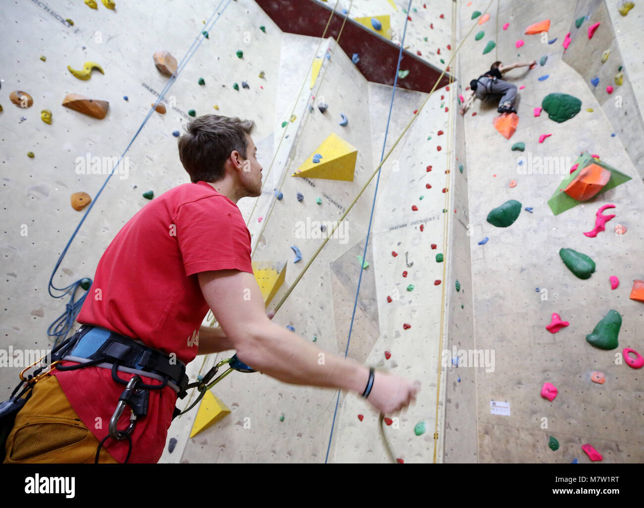 08 March 2018, Germany, Moenchengladbach Torben (L) belaying his