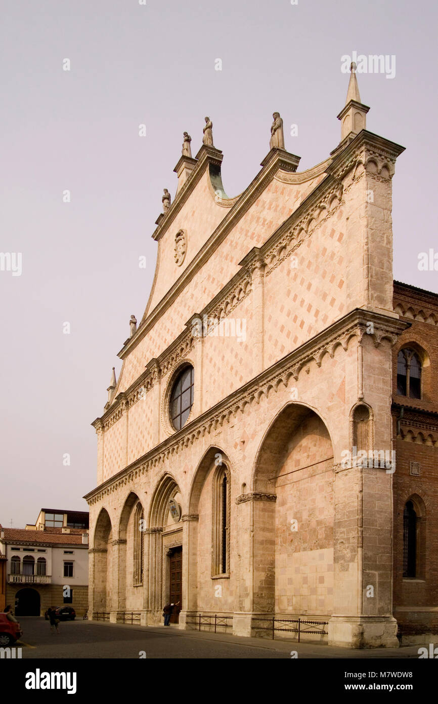 The cathedral of Vicenza with the great rose window, in Veneto , Italy Stock Photo