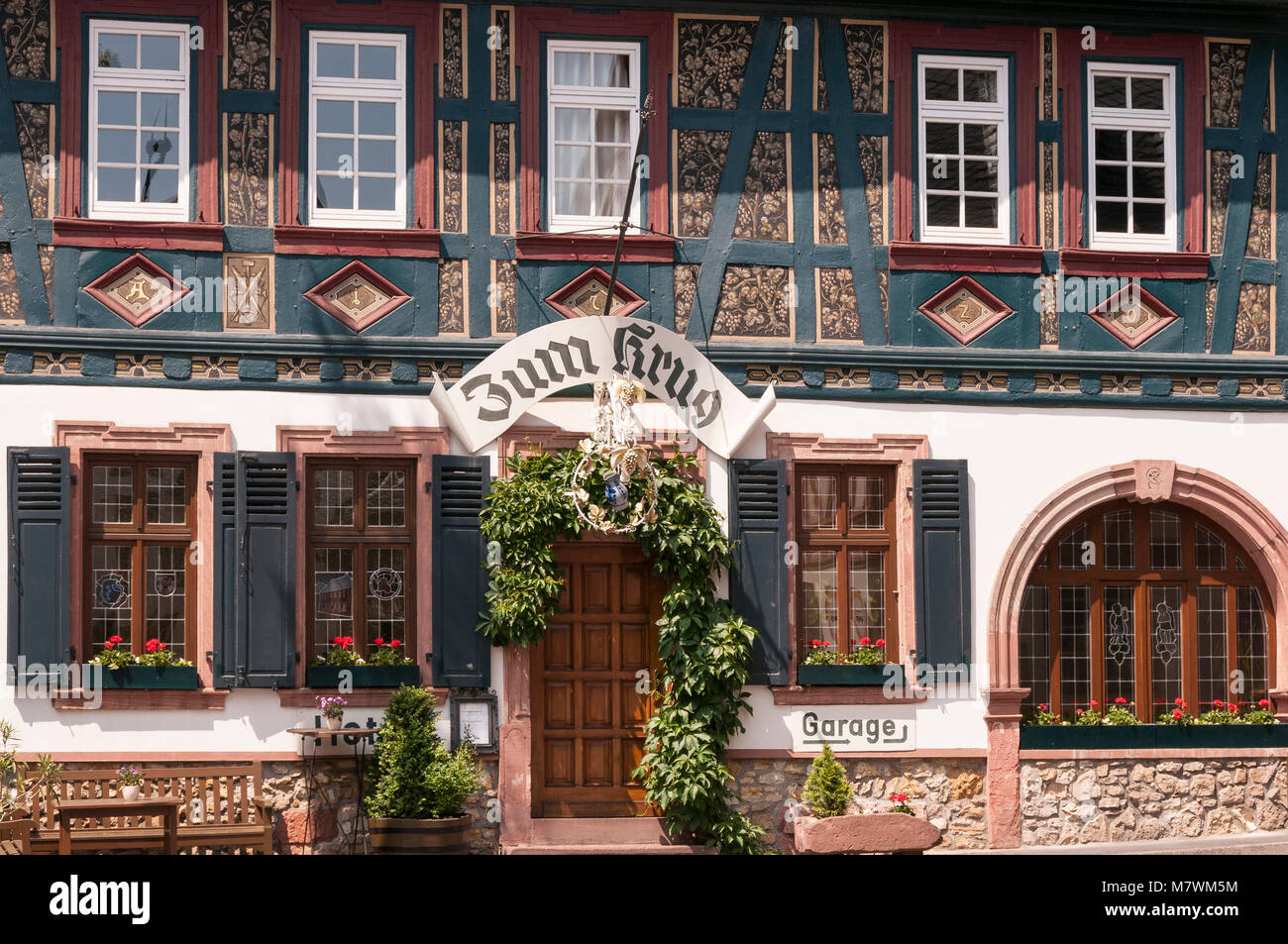 Gasthaus Zum Krug, Hattenheim, Rheingau, Hessen, Deutschland Stock Photo