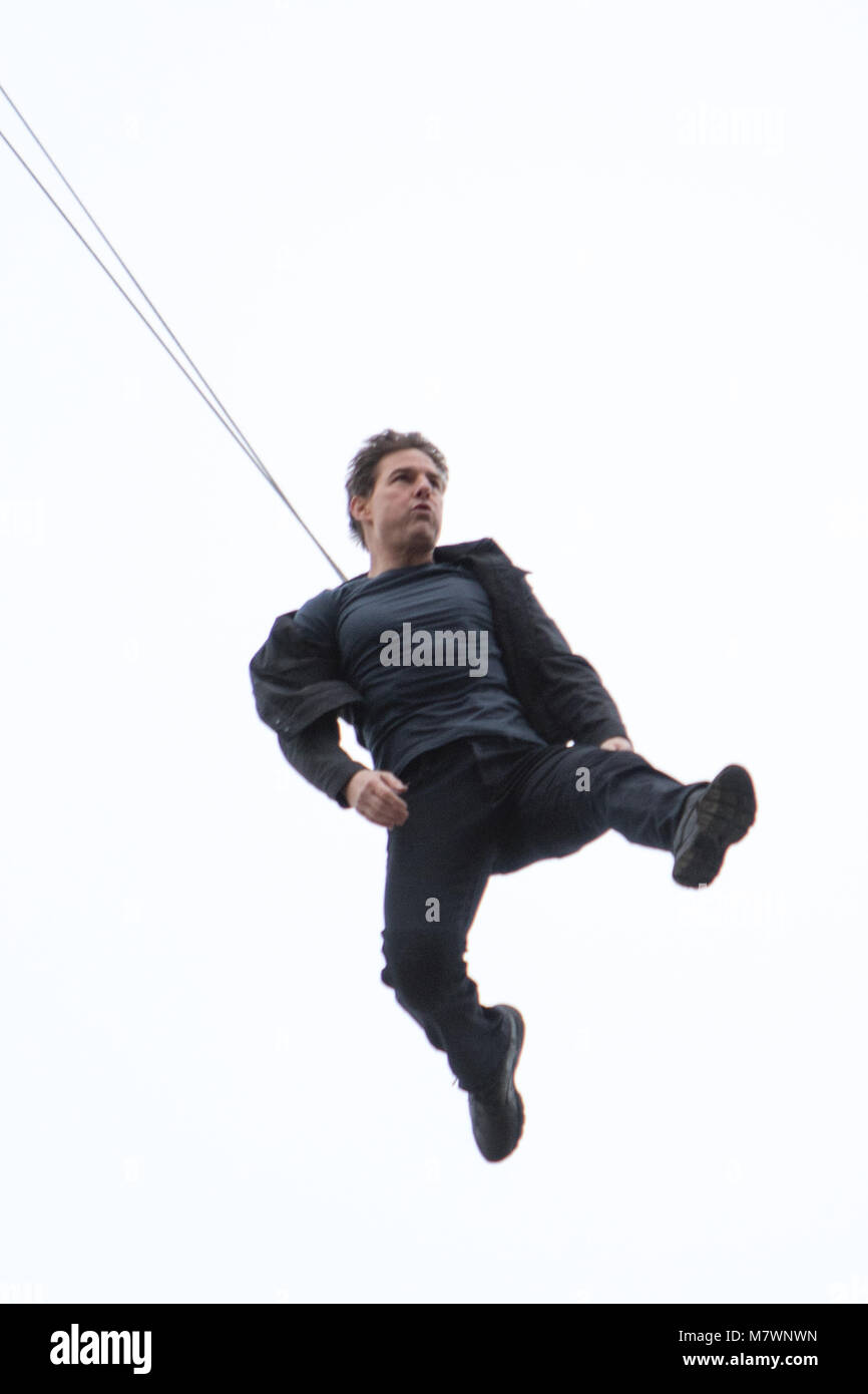 Tom Cruise leaps from the Roof of St Paul's Cathedral during filming for Mission Impossible.  Featuring: Tom Cruise Where: London, United Kingdom When: 10 Feb 2018 Credit: WENN.com Stock Photo