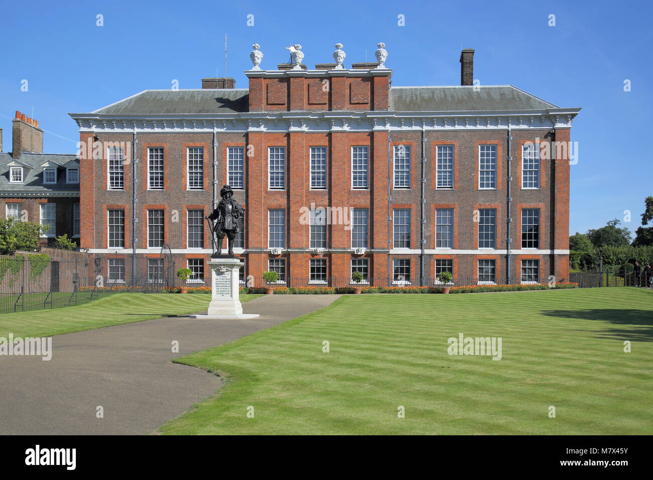 kensington palace in hyde park london Stock Photo Alamy