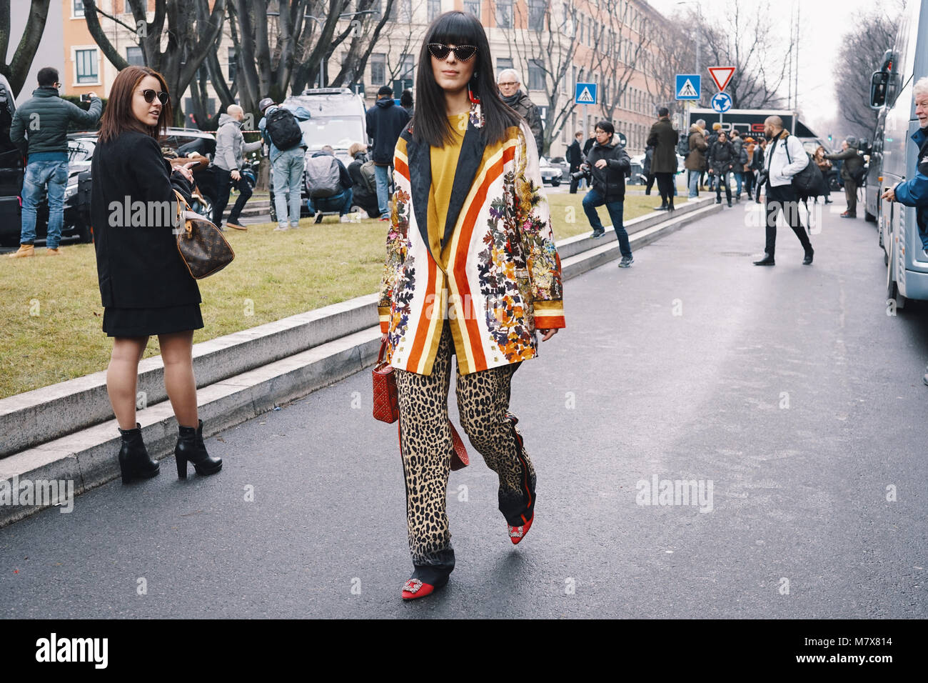 Woman with chanel bag hi-res stock photography and images - Page 6 - Alamy