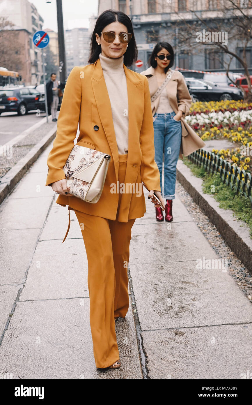 Milan, Italy - February 22, 2018: Fashion influencer wearing Max Mara bag,  posing before Max Mara show during Milan Fashion Week Stock Photo - Alamy