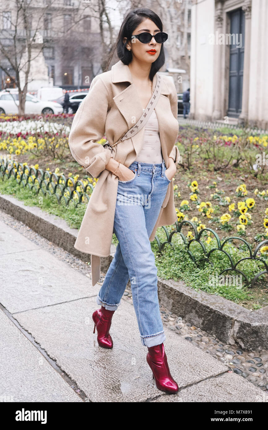 Woman with chanel bag hi-res stock photography and images - Page 6 - Alamy