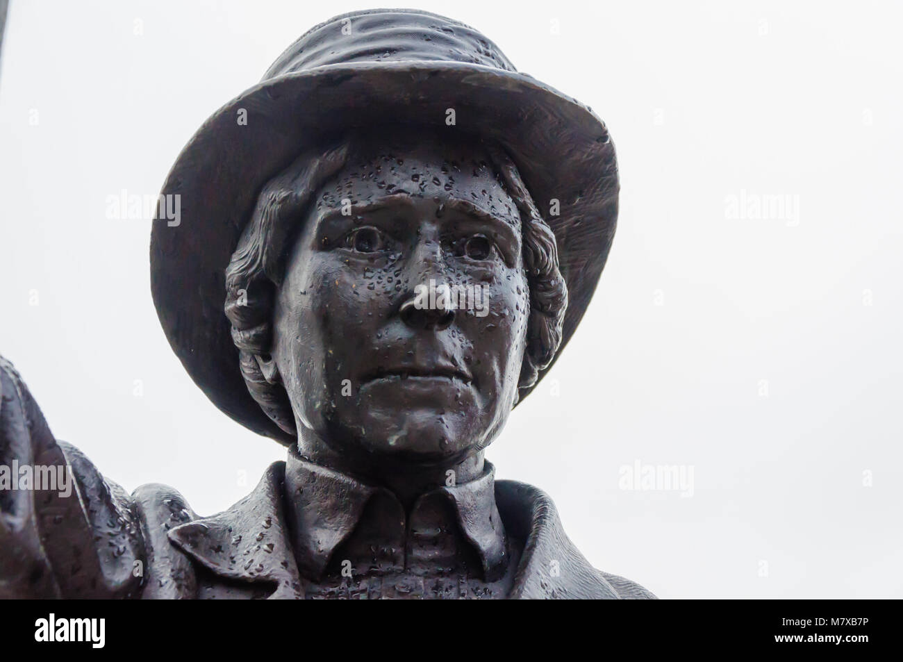 Statue of Mary Barbour. Organiser of the Rent Strikes in 1915. Stood for  election as a Labour candidate. One of the first woman councillors in  Glasgow Stock Photo - Alamy