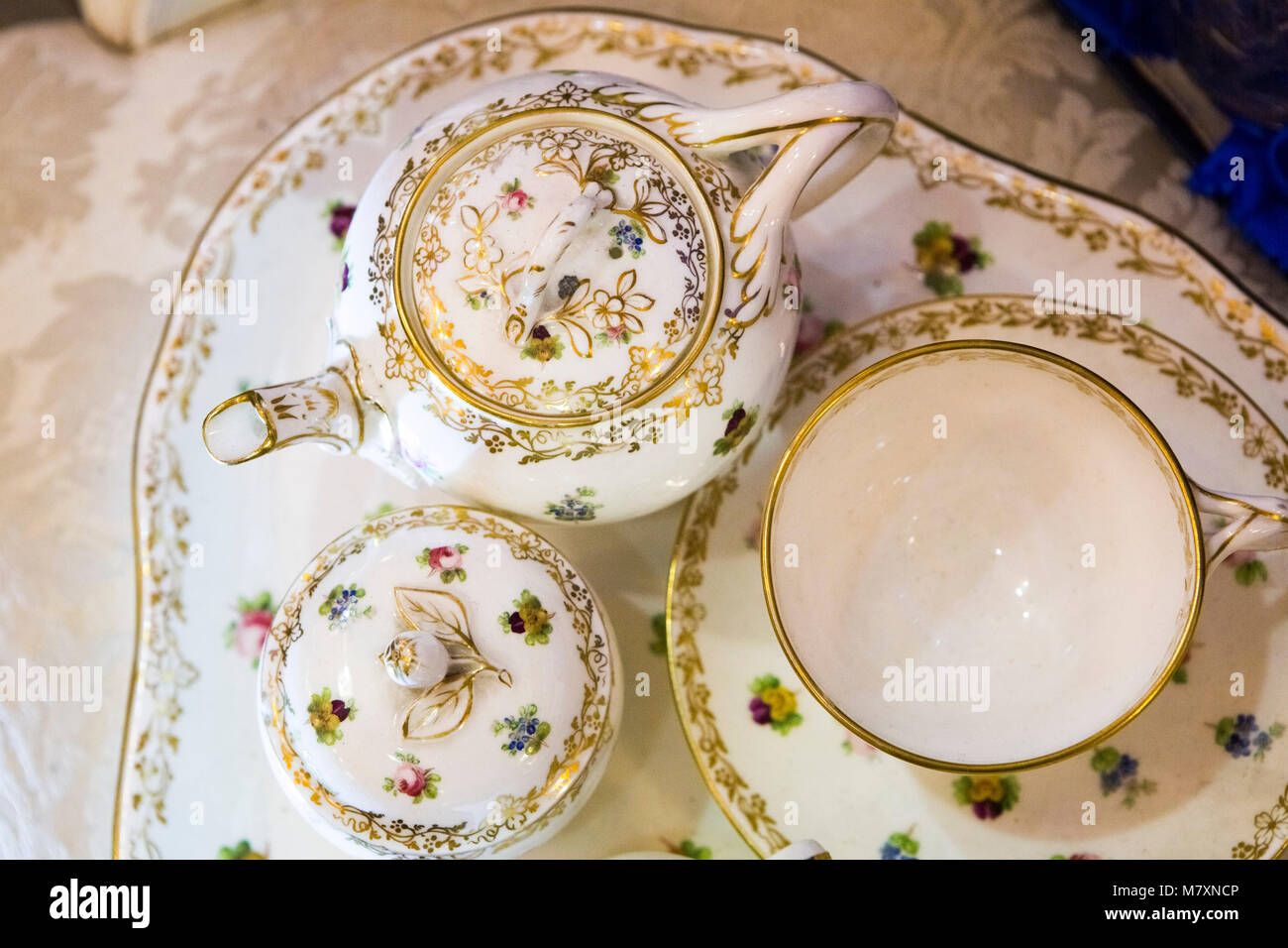 Vintage tea service in antiques store Stock Photo Alamy