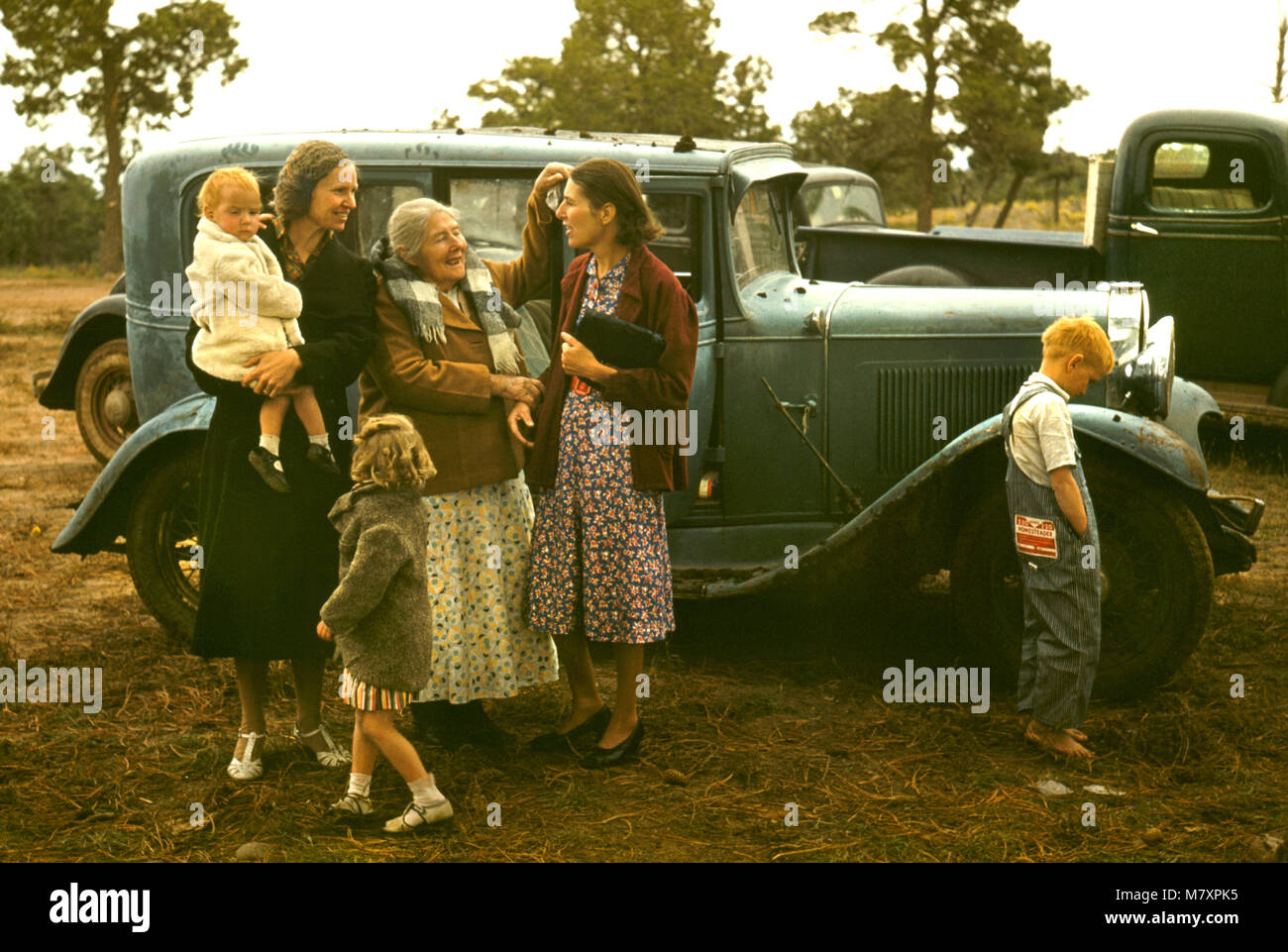Friends Meeting at Town Fair, Pie Town, New Mexico, USA, Russell Lee for Farm Security Administration - Office of War Information, October 1940 Stock Photo
