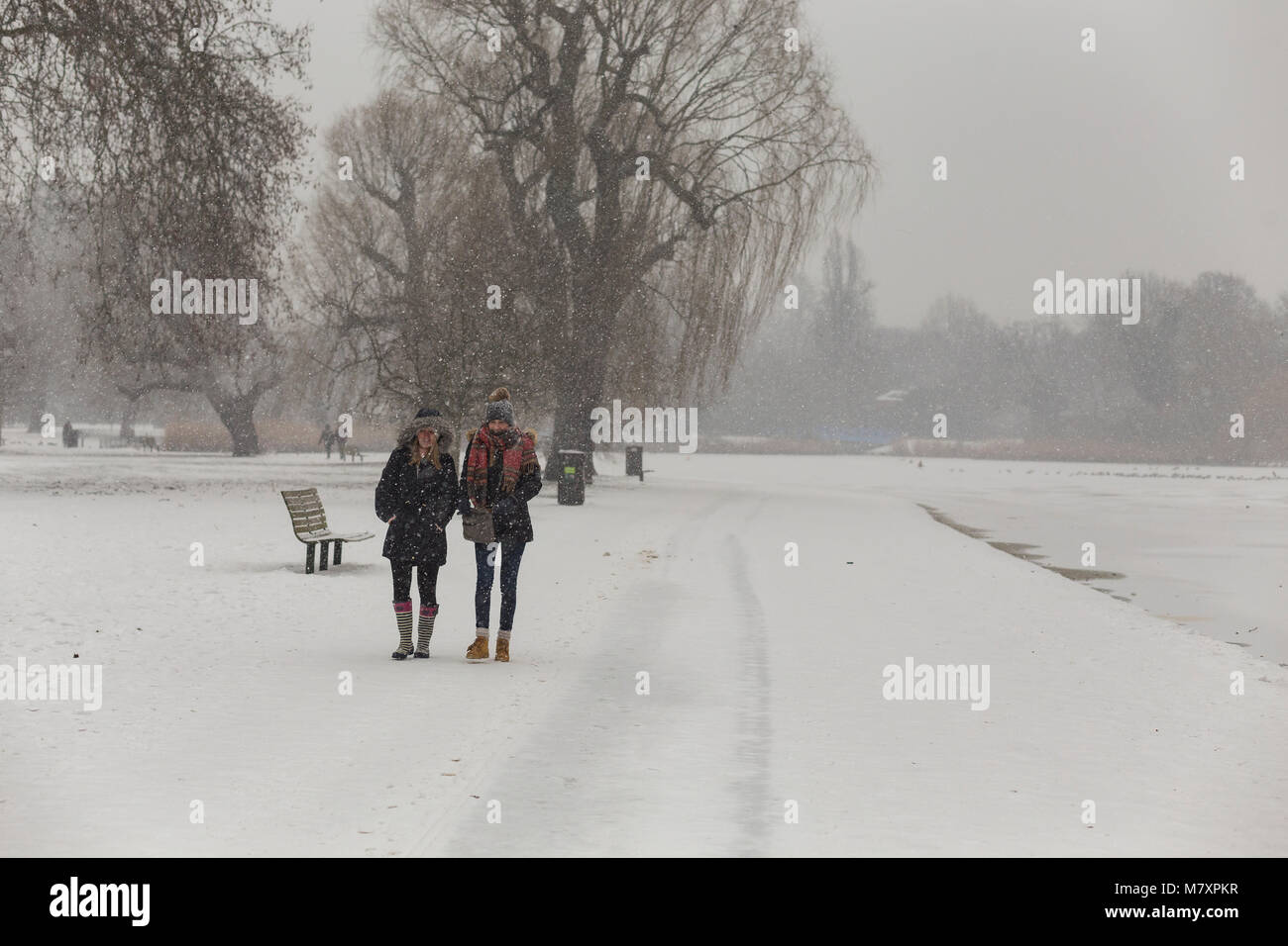 Two young women in park hi-res stock photography and images - Alamy