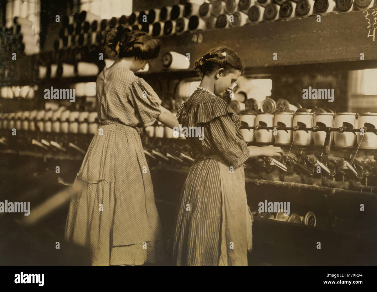 Two Young Girls at Spoolers, Lincoln Cotton Mills, Evansville, Indiana, USA, Lewis Hine for National Child Labor Committee, October 1908 Stock Photo