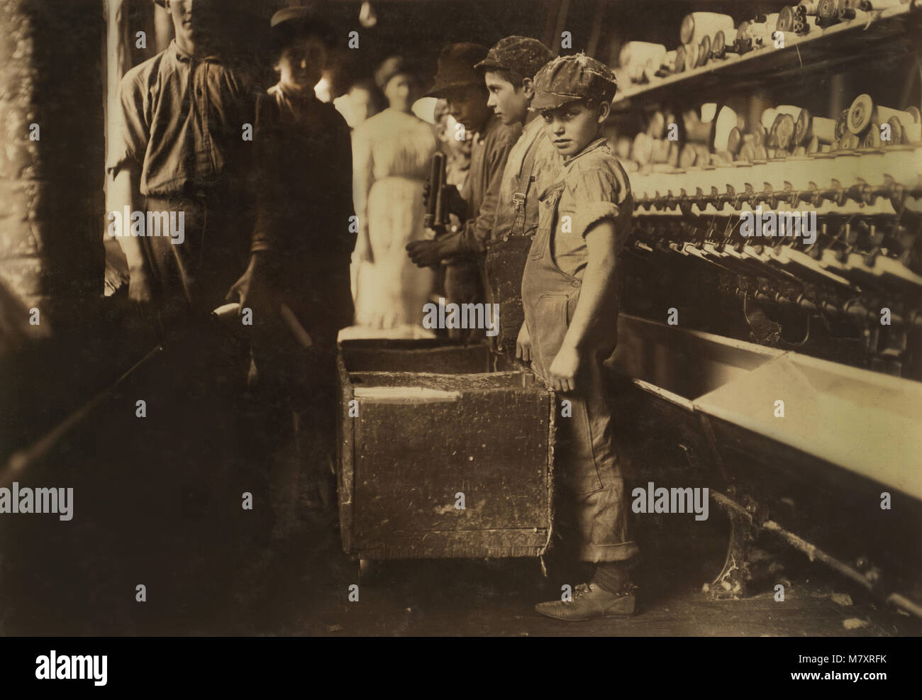 Young Doffers, Elk Cotton Mills, Fayetteville, Tennessee, USA, Lewis Hine for National Child Labor Committee, November 1910 Stock Photo